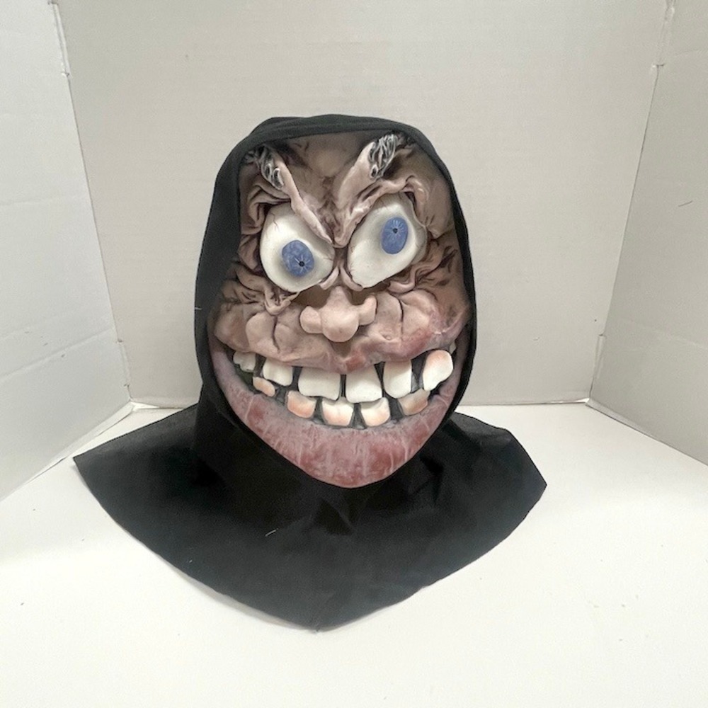 Vintage‎ Fun World / Easter Unlimited "Oogle" Big Teeth Halloween Mask